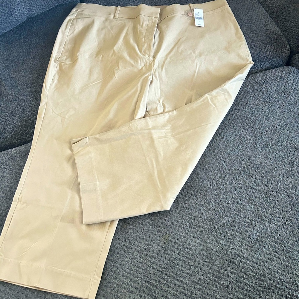 Lane Bryant 4 Season Slim Capri Mid Rise sz 24
